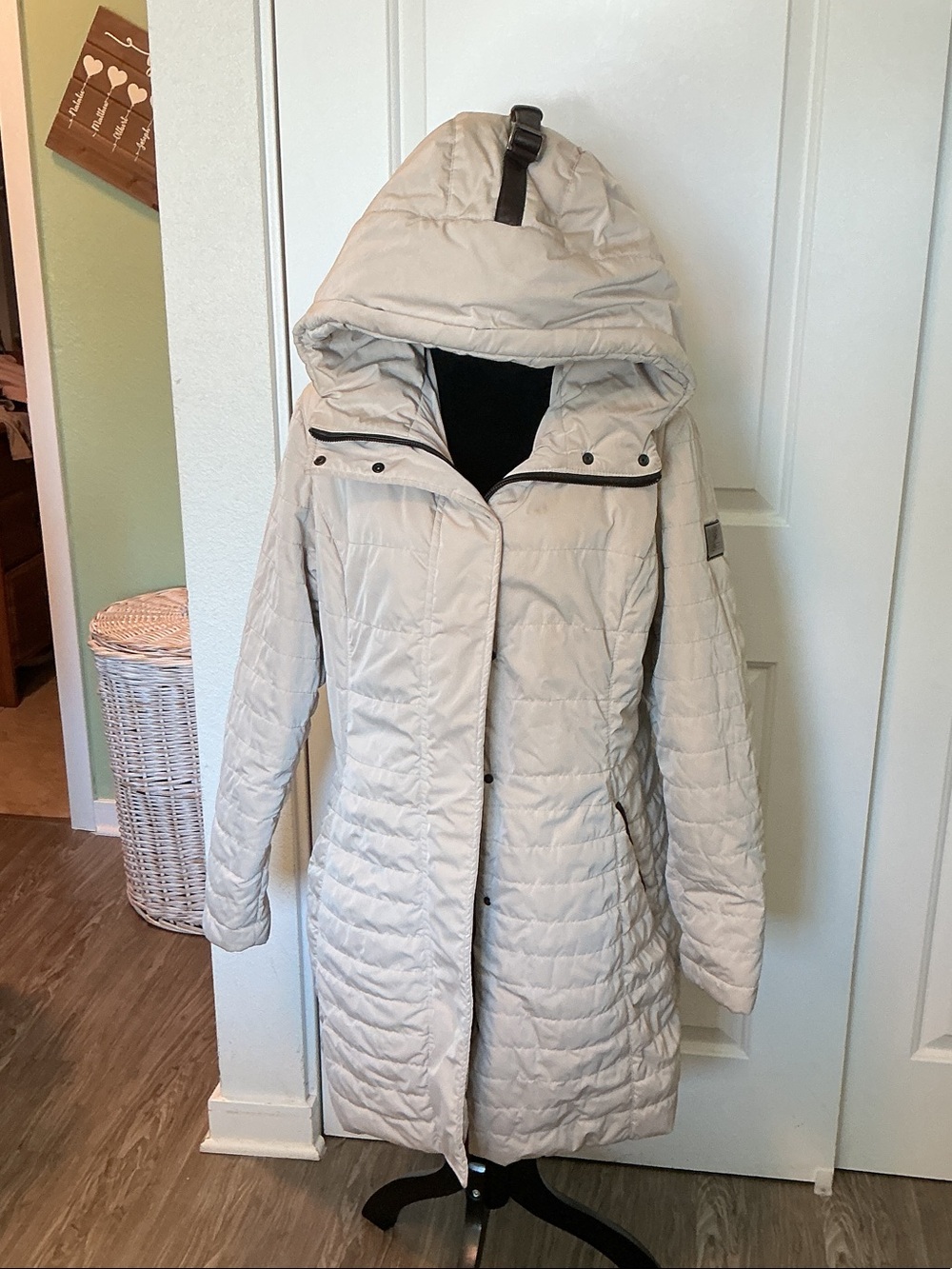 Gorski Apres-SKI Women's Quilted Hooded Puffer in Cream Coat L